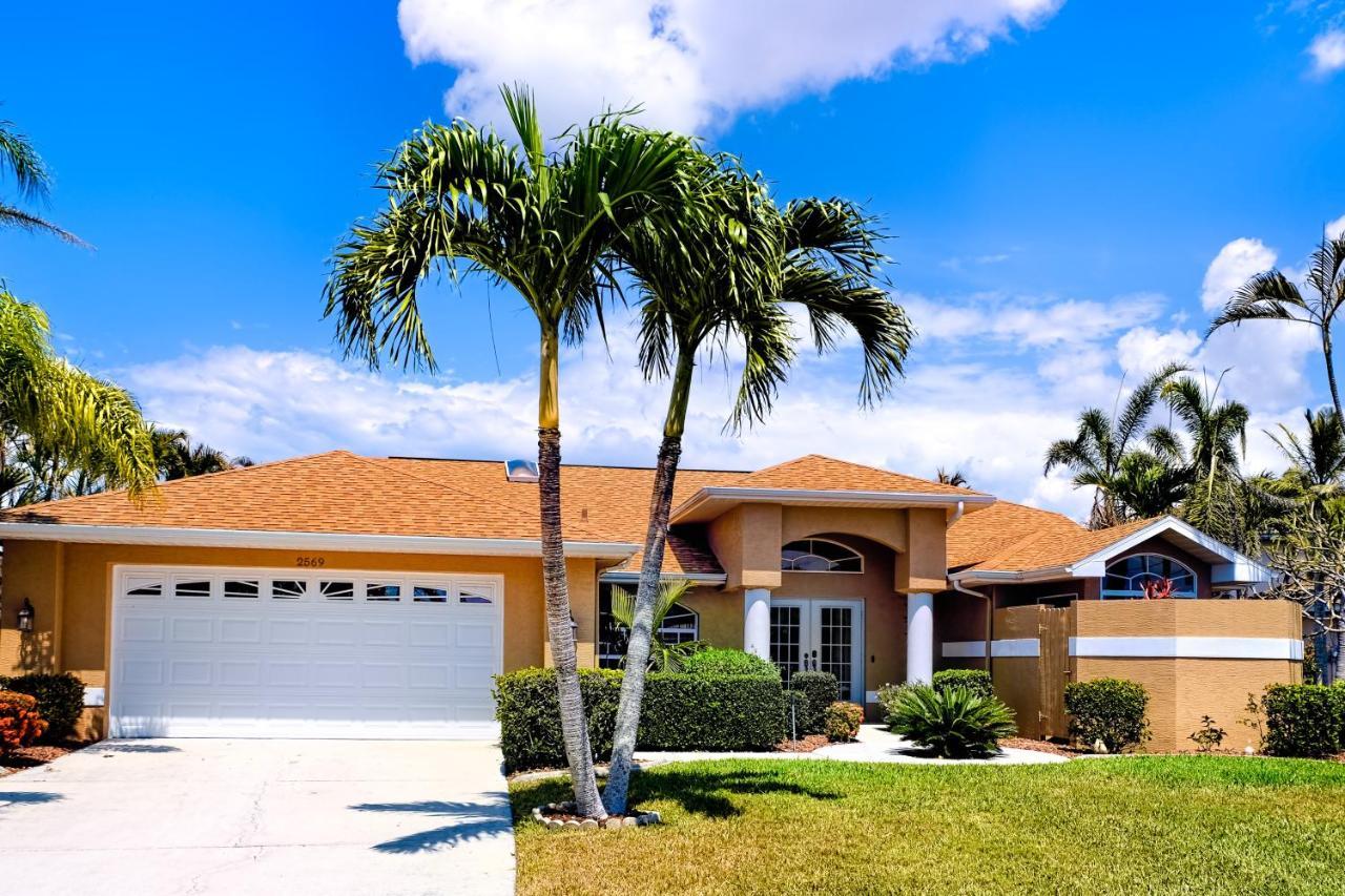 Life At The Canal Cape Coral Exterior photo